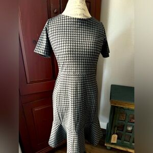 NWOT Banana Republic Size 8 Petite Houndstooth Dress